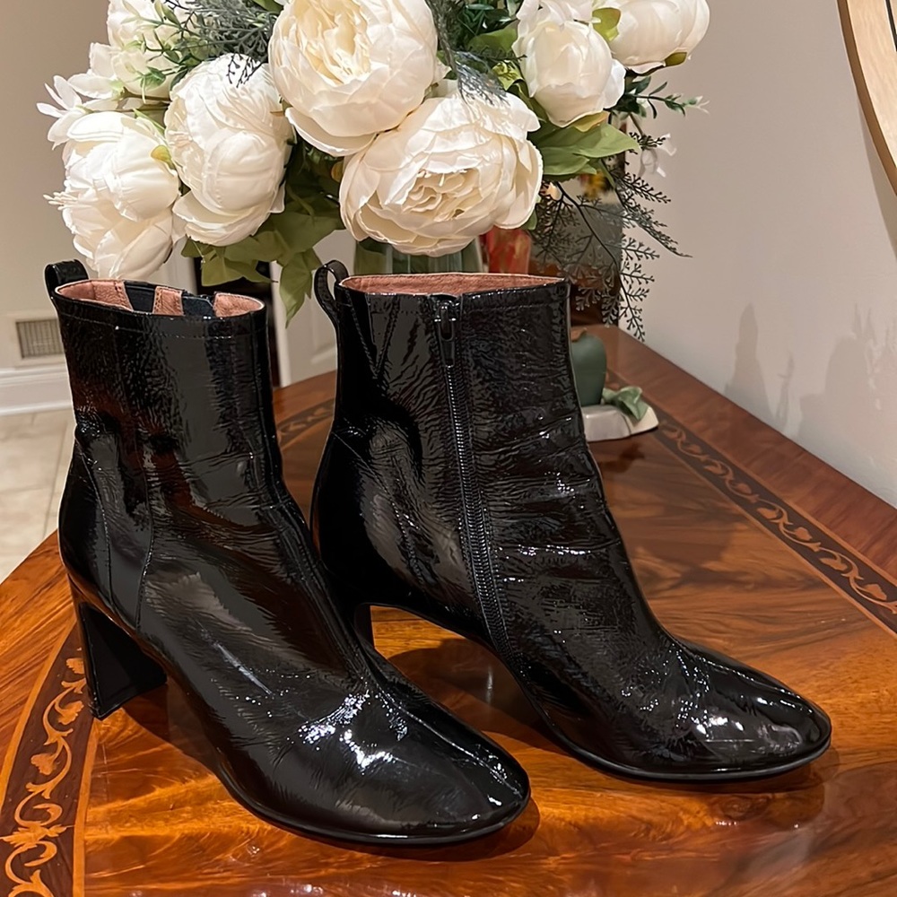 Beautiful black patent leather Jeffrey Campbell booties